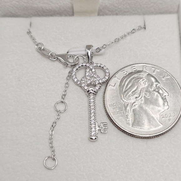 💎 Dazzling Silver Key Moissanite Necklace. S925 SILVER - Picture 4 of 4